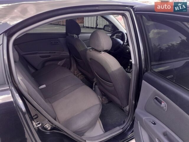 Черный Киа Рио, объемом двигателя 1.4 л и пробегом 185 тыс. км за 4100 $, фото 6 на Automoto.ua