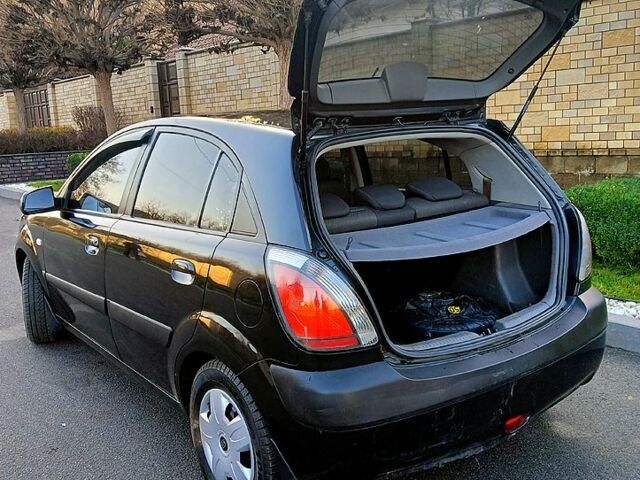 Чорний Кіа Ріо, об'ємом двигуна 1.4 л та пробігом 297 тис. км за 4500 $, фото 8 на Automoto.ua