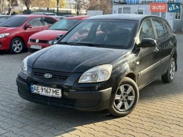 Черный Киа Рио, объемом двигателя 1.6 л и пробегом 256 тыс. км за 3300 $, фото 4 на Automoto.ua