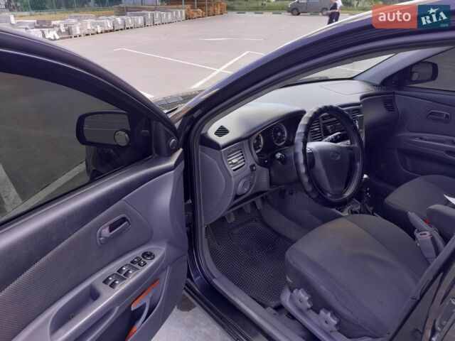 Черный Киа Рио, объемом двигателя 1.4 л и пробегом 185 тыс. км за 4100 $, фото 8 на Automoto.ua