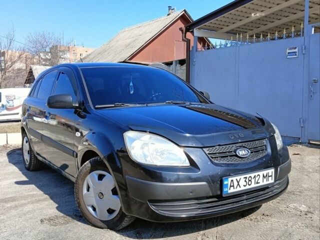 Чорний Кіа Ріо, об'ємом двигуна 1.4 л та пробігом 297 тис. км за 4000 $, фото 2 на Automoto.ua