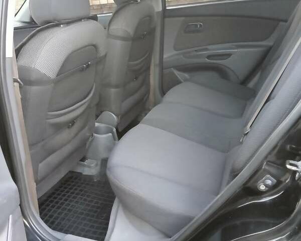 Черный Киа Рио, объемом двигателя 1.4 л и пробегом 297 тыс. км за 4500 $, фото 7 на Automoto.ua