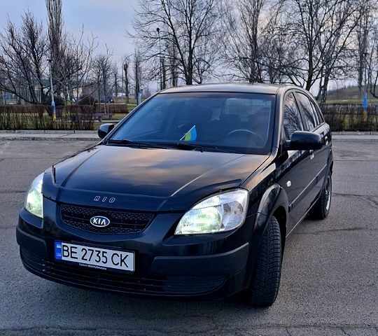 Черный Киа Рио, объемом двигателя 1.3 л и пробегом 201 тыс. км за 4200 $, фото 2 на Automoto.ua