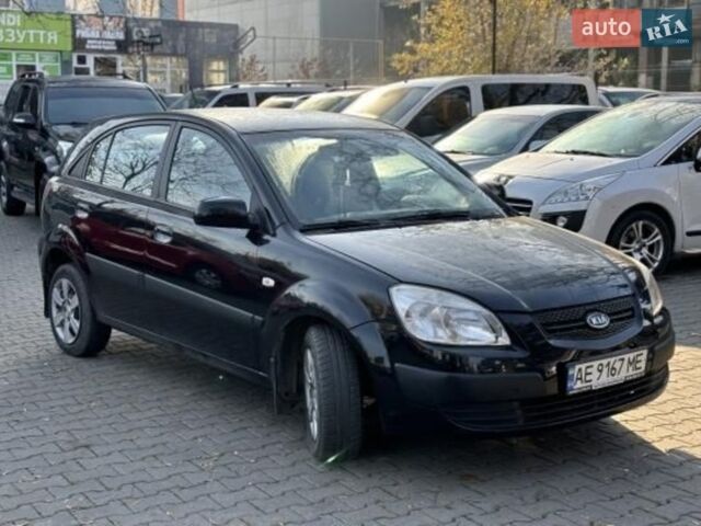 Черный Киа Рио, объемом двигателя 1.6 л и пробегом 256 тыс. км за 3300 $, фото 3 на Automoto.ua