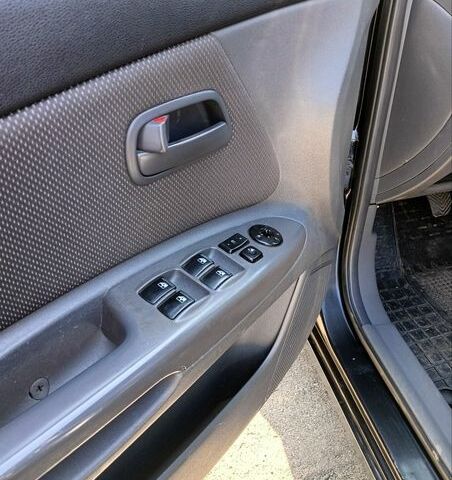 Черный Киа Рио, объемом двигателя 1.4 л и пробегом 297 тыс. км за 4300 $, фото 7 на Automoto.ua