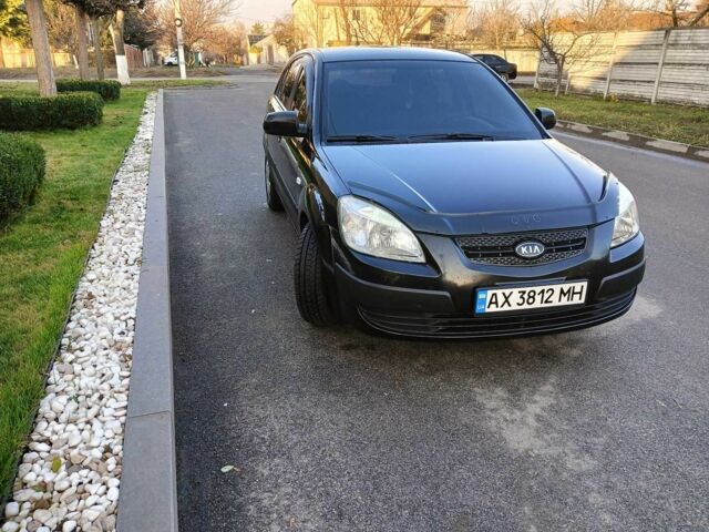 Черный Киа Рио, объемом двигателя 1.4 л и пробегом 297 тыс. км за 4500 $, фото 1 на Automoto.ua