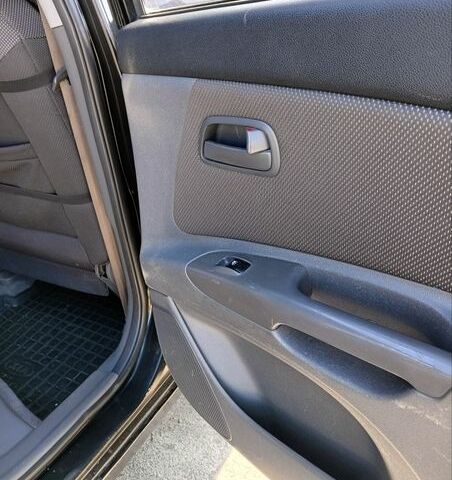 Черный Киа Рио, объемом двигателя 1.4 л и пробегом 297 тыс. км за 4300 $, фото 8 на Automoto.ua