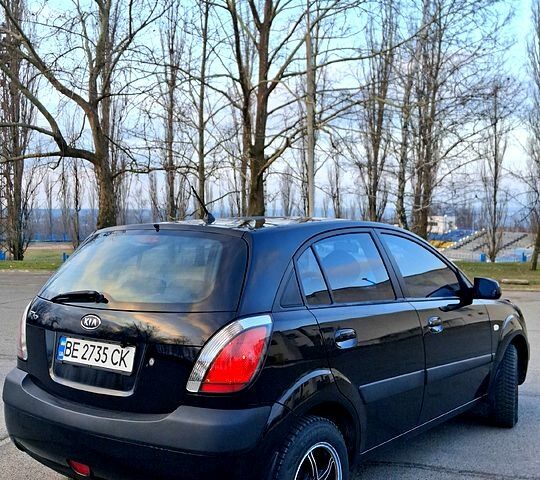 Черный Киа Рио, объемом двигателя 1.3 л и пробегом 201 тыс. км за 4200 $, фото 7 на Automoto.ua