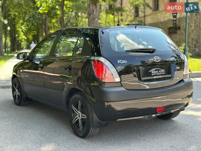 Чорний Кіа Ріо, об'ємом двигуна 1.4 л та пробігом 56 тис. км за 6700 $, фото 1 на Automoto.ua
