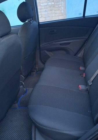 Черный Киа Рио, объемом двигателя 1.4 л и пробегом 201 тыс. км за 4200 $, фото 12 на Automoto.ua