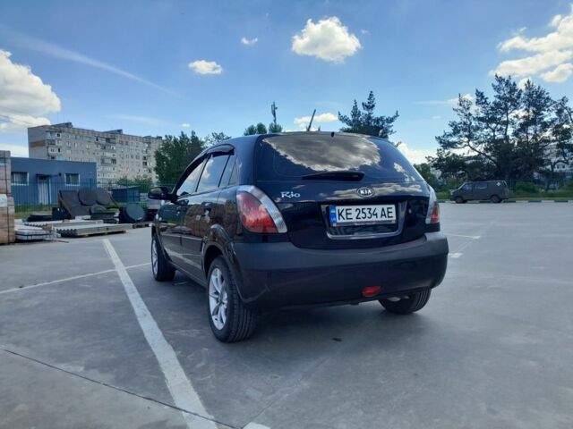 Черный Киа Рио, объемом двигателя 1.4 л и пробегом 185 тыс. км за 4300 $, фото 4 на Automoto.ua