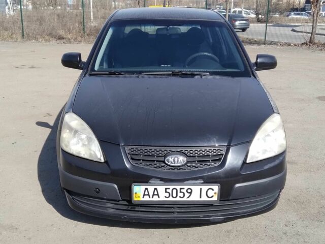 Черный Киа Рио, объемом двигателя 1.4 л и пробегом 132 тыс. км за 4000 $, фото 2 на Automoto.ua
