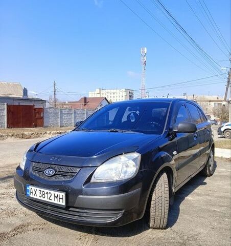 Черный Киа Рио, объемом двигателя 1.4 л и пробегом 297 тыс. км за 4300 $, фото 1 на Automoto.ua