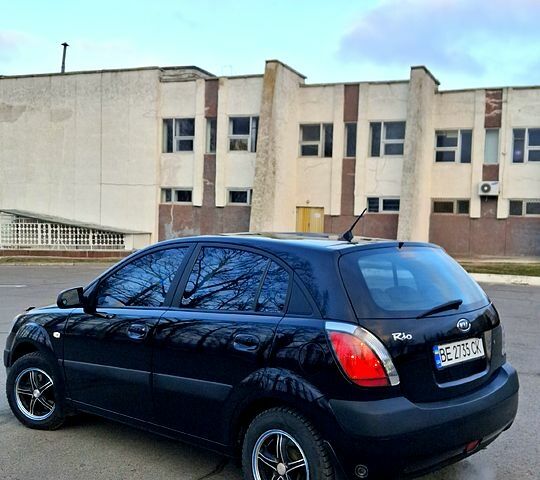 Черный Киа Рио, объемом двигателя 1.3 л и пробегом 201 тыс. км за 4200 $, фото 5 на Automoto.ua