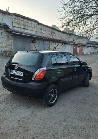 Черный Киа Рио, объемом двигателя 1.4 л и пробегом 201 тыс. км за 4200 $, фото 5 на Automoto.ua