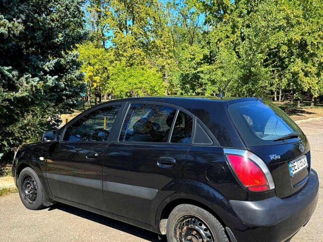 Чорний Кіа Ріо, об'ємом двигуна 1.4 л та пробігом 19000 тис. км за 4200 $, фото 1 на Automoto.ua