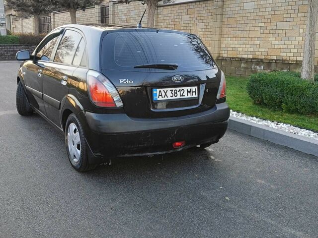 Черный Киа Рио, объемом двигателя 1.4 л и пробегом 297 тыс. км за 4500 $, фото 2 на Automoto.ua