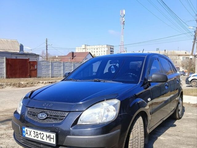Чорний Кіа Ріо, об'ємом двигуна 1.4 л та пробігом 297 тис. км за 4000 $, фото 1 на Automoto.ua