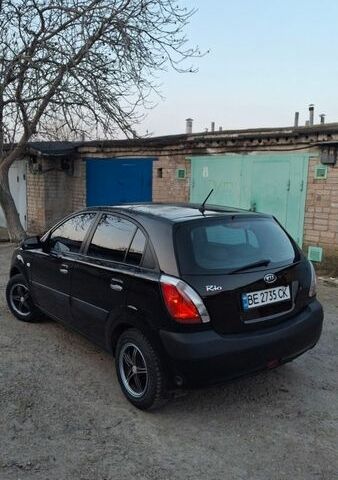 Черный Киа Рио, объемом двигателя 1.4 л и пробегом 201 тыс. км за 4200 $, фото 4 на Automoto.ua