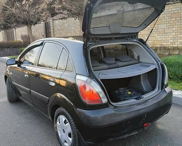 Черный Киа Рио, объемом двигателя 1.4 л и пробегом 297 тыс. км за 4500 $, фото 4 на Automoto.ua