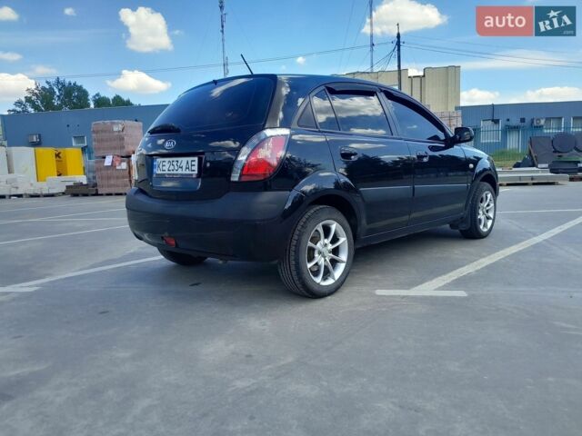 Черный Киа Рио, объемом двигателя 1.4 л и пробегом 185 тыс. км за 4100 $, фото 3 на Automoto.ua