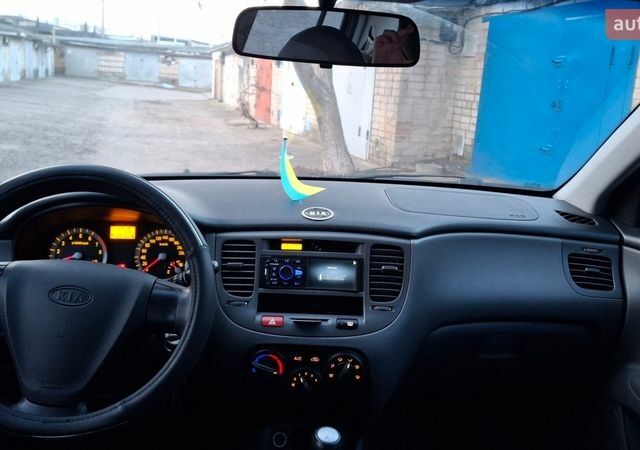 Черный Киа Рио, объемом двигателя 1.4 л и пробегом 201 тыс. км за 4200 $, фото 6 на Automoto.ua