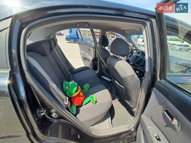 Черный Киа Рио, объемом двигателя 1.6 л и пробегом 164 тыс. км за 5400 $, фото 5 на Automoto.ua