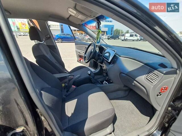Черный Киа Рио, объемом двигателя 1.6 л и пробегом 164 тыс. км за 5400 $, фото 4 на Automoto.ua