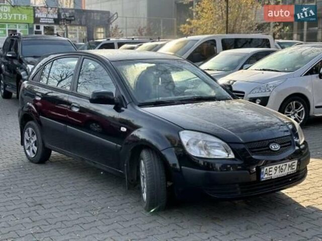 Черный Киа Рио, объемом двигателя 1.6 л и пробегом 256 тыс. км за 3300 $, фото 3 на Automoto.ua