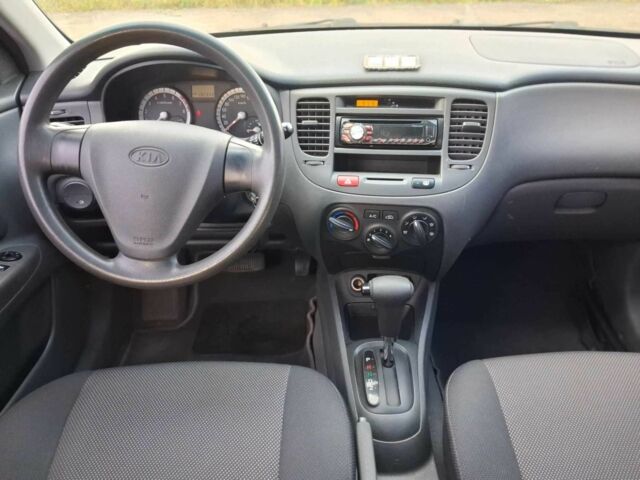 Черный Киа Рио, объемом двигателя 1.4 л и пробегом 132 тыс. км за 4000 $, фото 7 на Automoto.ua