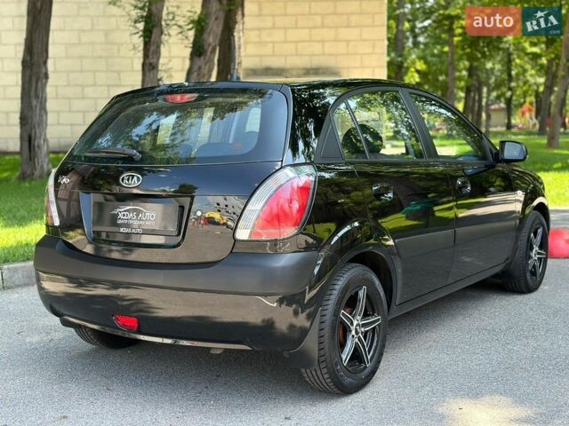 Чорний Кіа Ріо, об'ємом двигуна 1.4 л та пробігом 56 тис. км за 6700 $, фото 3 на Automoto.ua