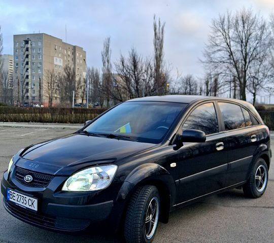 Черный Киа Рио, объемом двигателя 1.3 л и пробегом 201 тыс. км за 4200 $, фото 3 на Automoto.ua