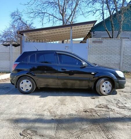 Черный Киа Рио, объемом двигателя 1.4 л и пробегом 297 тыс. км за 4300 $, фото 3 на Automoto.ua