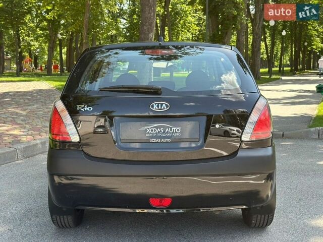 Чорний Кіа Ріо, об'ємом двигуна 1.4 л та пробігом 56 тис. км за 6700 $, фото 2 на Automoto.ua