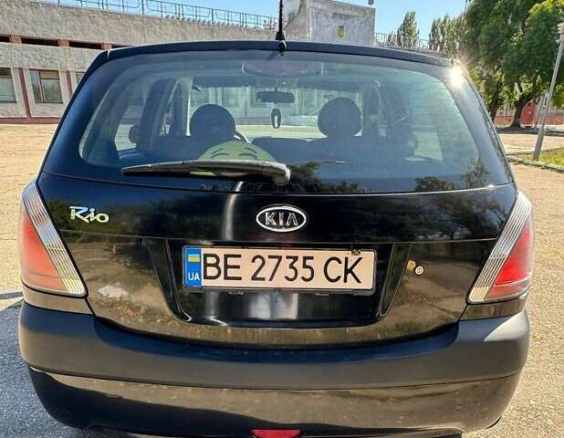 Черный Киа Рио, объемом двигателя 1.4 л и пробегом 350 тыс. км за 4200 $, фото 10 на Automoto.ua