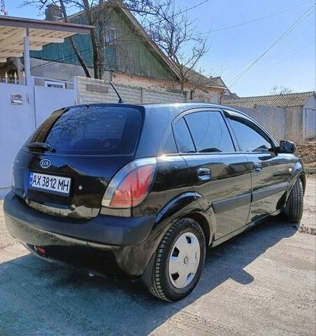 Черный Киа Рио, объемом двигателя 1.4 л и пробегом 297 тыс. км за 4300 $, фото 4 на Automoto.ua