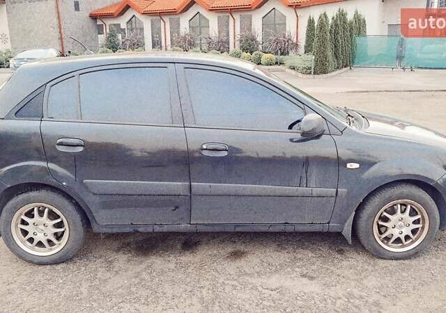 Черный Киа Рио, объемом двигателя 1.4 л и пробегом 132 тыс. км за 4000 $, фото 3 на Automoto.ua