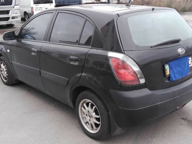 Черный Киа Рио, объемом двигателя 1.4 л и пробегом 132 тыс. км за 4000 $, фото 3 на Automoto.ua