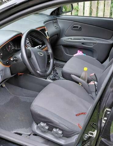 Черный Киа Рио, объемом двигателя 1.4 л и пробегом 293 тыс. км за 4500 $, фото 9 на Automoto.ua