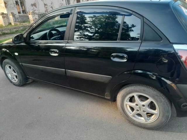 Черный Киа Рио, объемом двигателя 1.4 л и пробегом 200 тыс. км за 4539 $, фото 1 на Automoto.ua