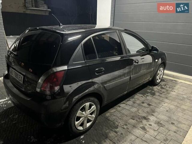 Чорний Кіа Ріо, об'ємом двигуна 1.4 л та пробігом 152 тис. км за 4500 $, фото 3 на Automoto.ua
