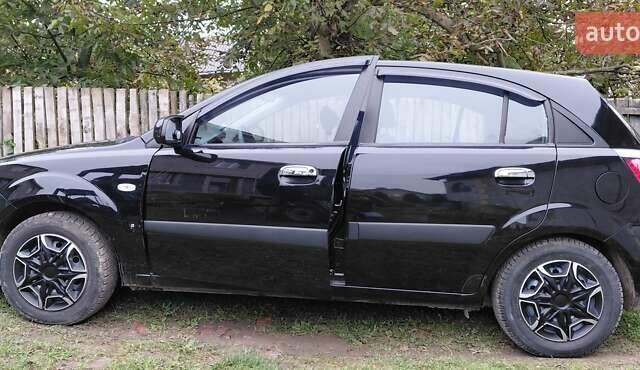 Черный Киа Рио, объемом двигателя 1.4 л и пробегом 293 тыс. км за 4500 $, фото 10 на Automoto.ua