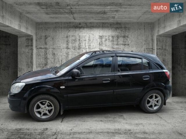 Черный Киа Рио, объемом двигателя 1.4 л и пробегом 212 тыс. км за 4000 $, фото 2 на Automoto.ua