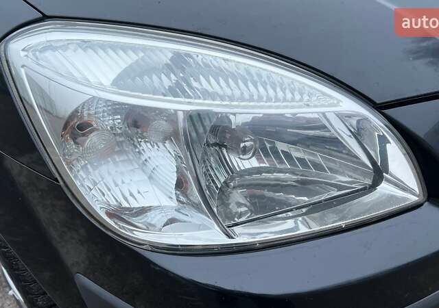 Черный Киа Рио, объемом двигателя 1.6 л и пробегом 230 тыс. км за 4900 $, фото 19 на Automoto.ua