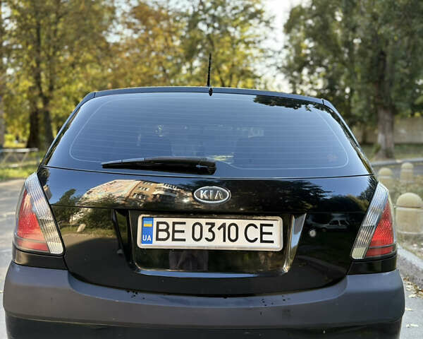 Чорний Кіа Ріо, об'ємом двигуна 1.4 л та пробігом 215 тис. км за 6200 $, фото 3 на Automoto.ua