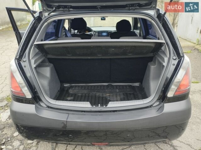 Черный Киа Рио, объемом двигателя 1.4 л и пробегом 110 тыс. км за 5999 $, фото 8 на Automoto.ua