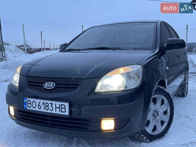 Черный Киа Рио, объемом двигателя 1.6 л и пробегом 233 тыс. км за 4199 $, фото 5 на Automoto.ua