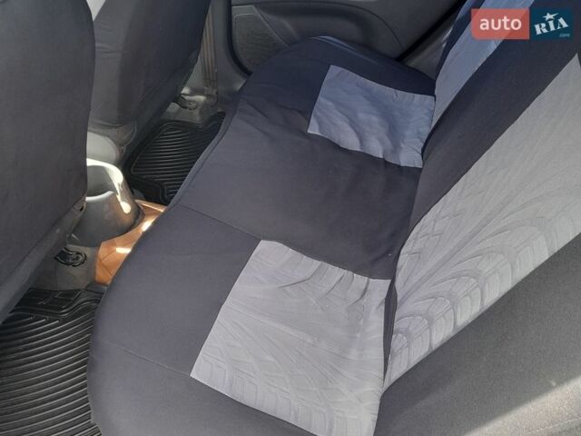 Черный Киа Рио, объемом двигателя 1.4 л и пробегом 220 тыс. км за 4500 $, фото 7 на Automoto.ua