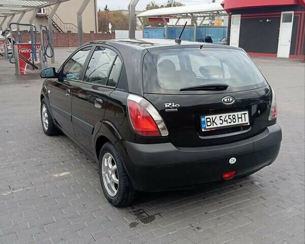 Черный Киа Рио, объемом двигателя 1.4 л и пробегом 203 тыс. км за 4499 $, фото 32 на Automoto.ua