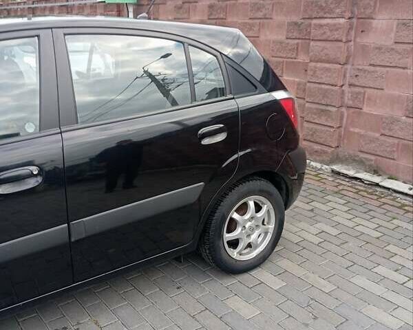 Черный Киа Рио, объемом двигателя 1.4 л и пробегом 203 тыс. км за 4499 $, фото 12 на Automoto.ua